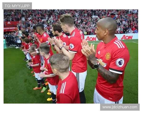 全球最受瞩目的足球明星夫妇揭秘他们的爱情与事业传奇